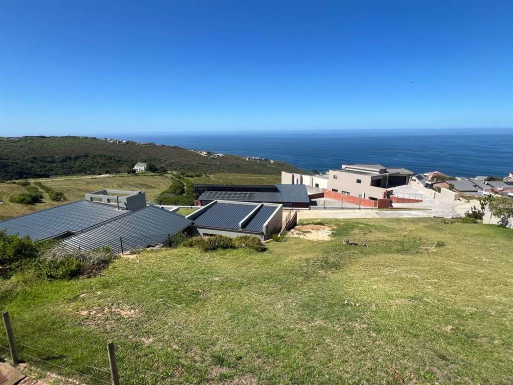 940 m² Land available in Herolds Bay photo number 4
