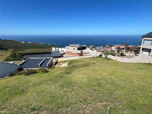 940 m² Land available in Herolds Bay