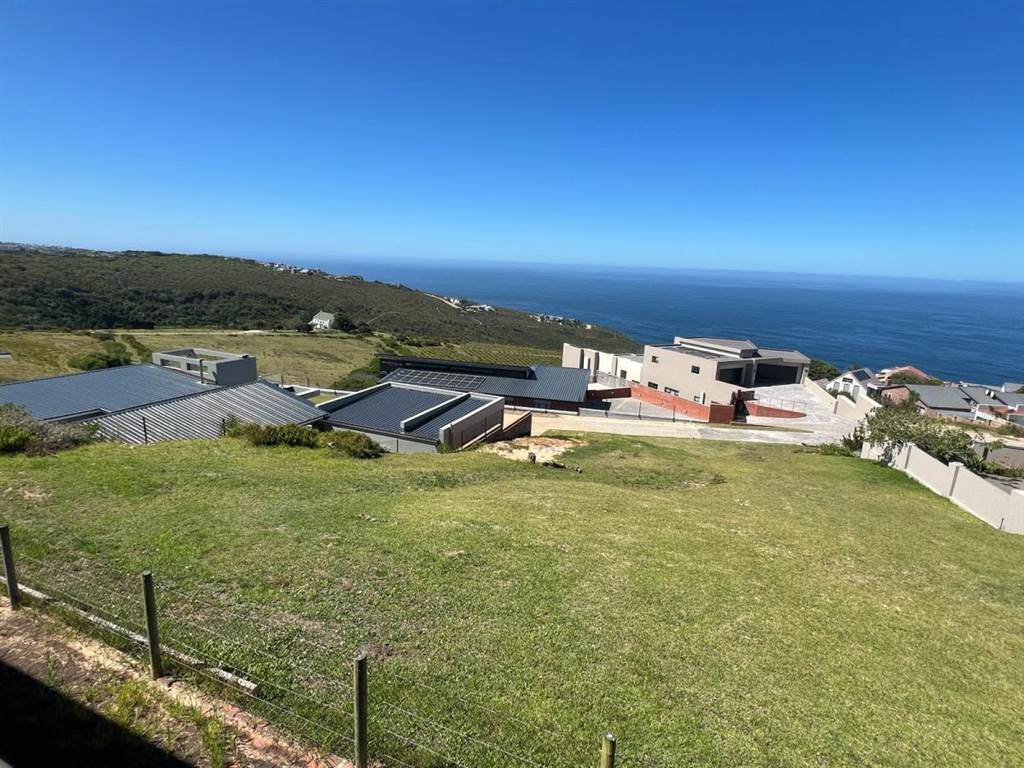 940 m² Land available in Herolds Bay photo number 3