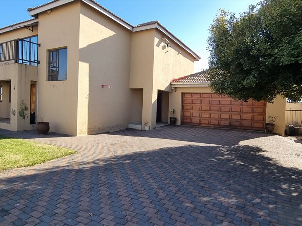 4 Bed Townhouse in Risiville