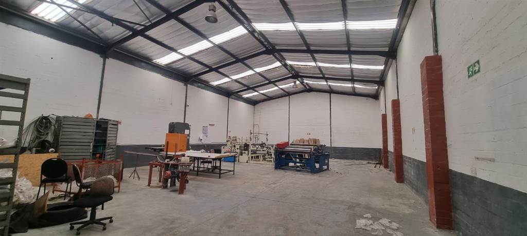 420  m² Industrial space in Mitchells Plain Central photo number 4