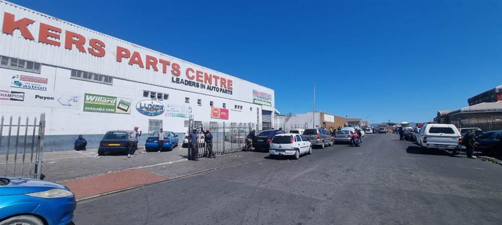420  m² Industrial space in Mitchells Plain Central photo number 1