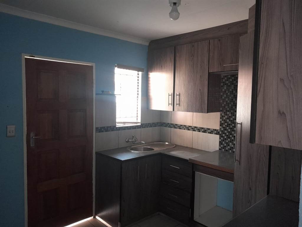 3 Bed House in Tlhabane photo number 4