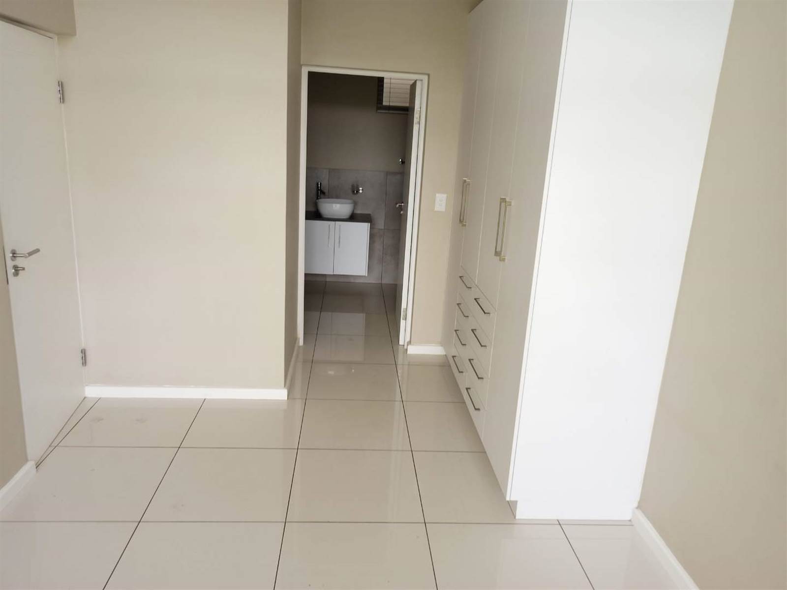 3 Bed Apartment in Bedfordview photo number 6