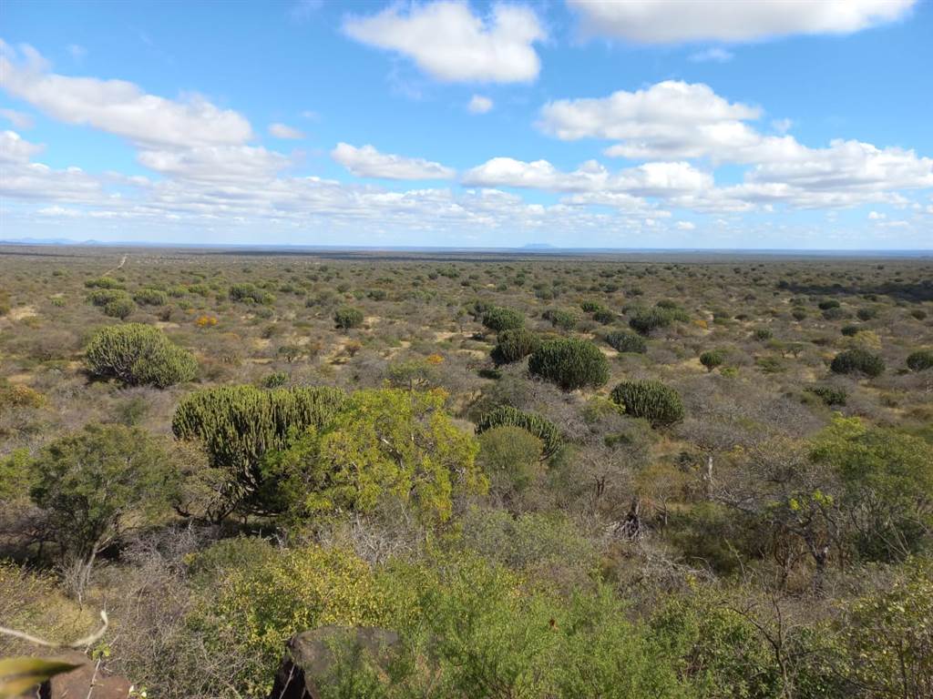 957 ha Land available in Louis Trichardt photo number 11