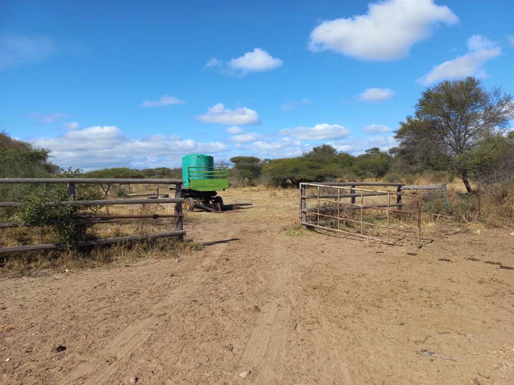 957 ha Land available in Louis Trichardt photo number 2