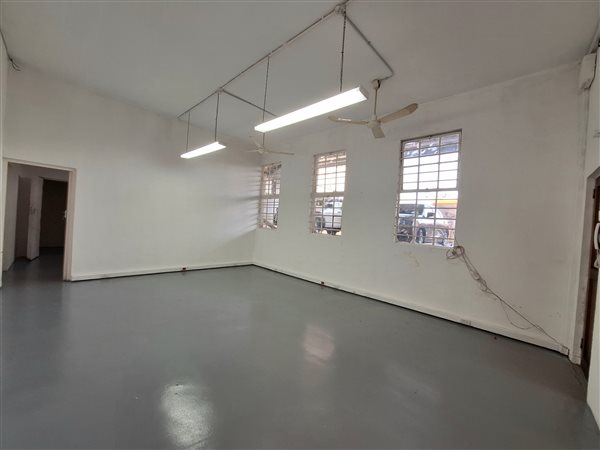950  m² Commercial space