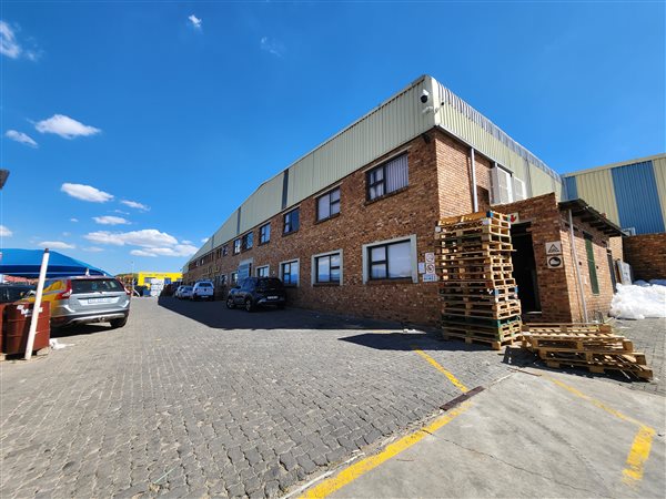 5 200  m² Industrial space