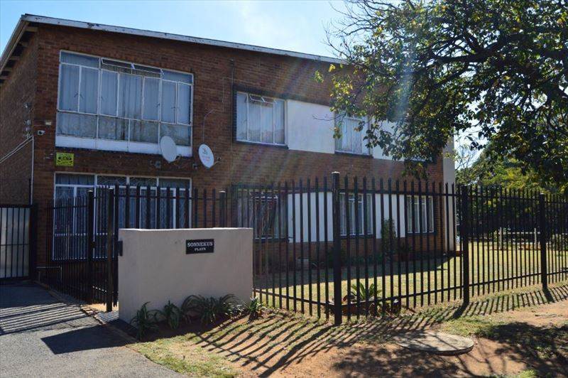 2 Bed Apartment in Kempton Park Central photo number 1