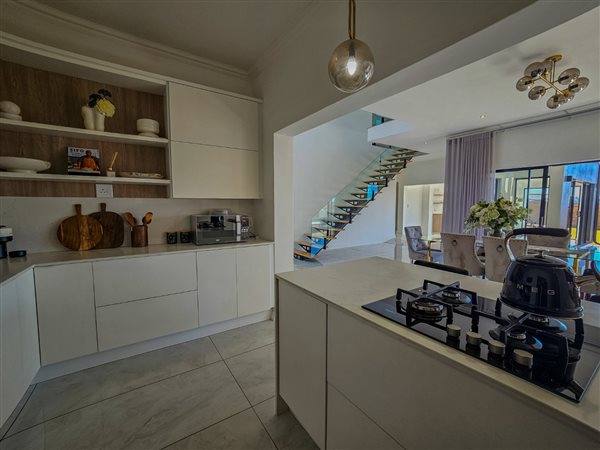 4 Bedroom House 4 Bedroom House