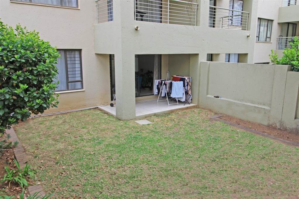 1 Bed Apartment in Bryanston photo number 2
