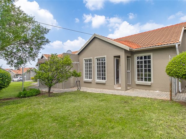 3 Bedroom Townhouse 3 Bedroom Townhouse