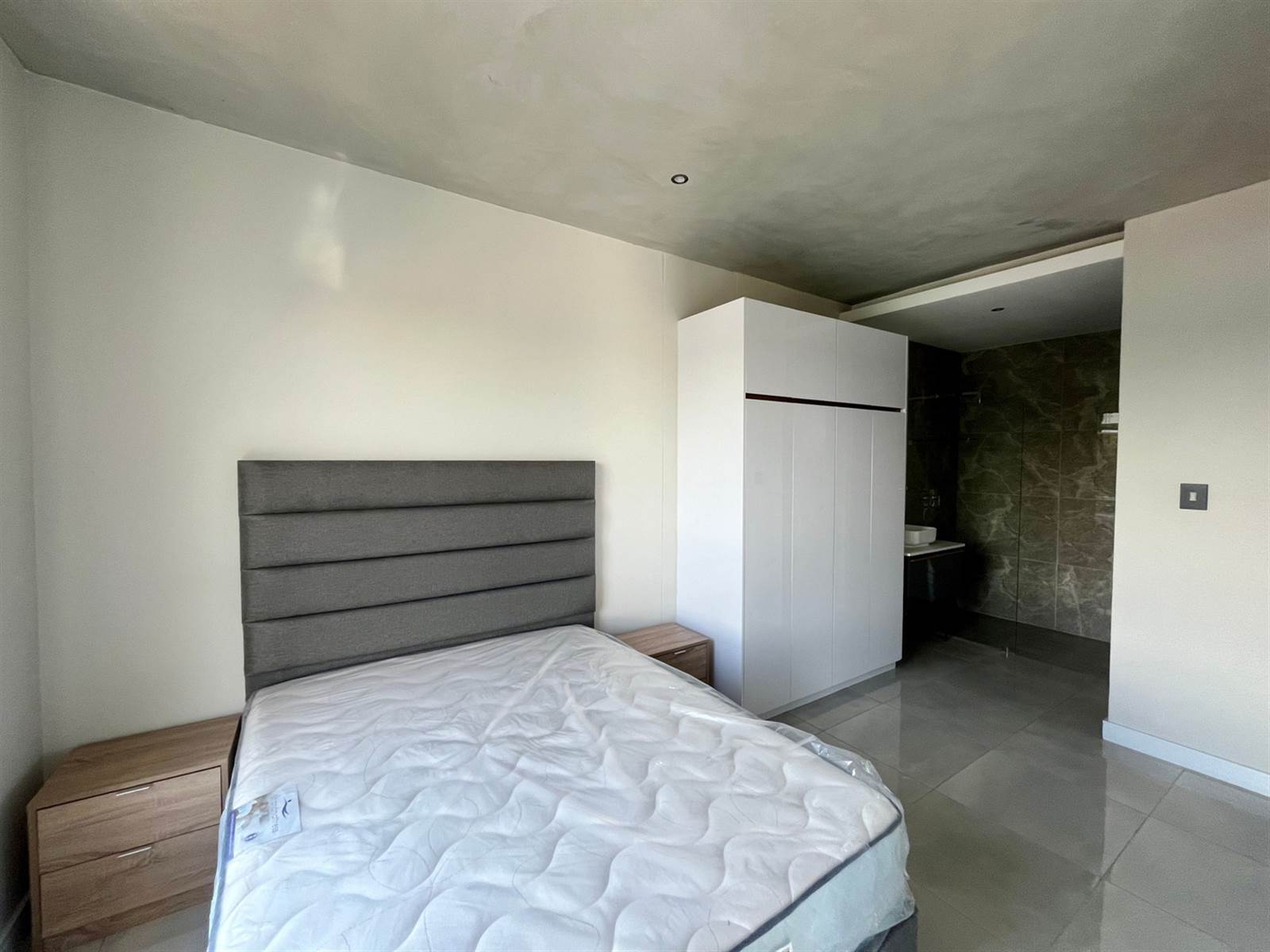 1 Bed Apartment in Rosebank photo number 5