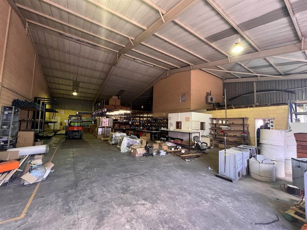 560  m² Industrial space in Mkondeni photo number 2
