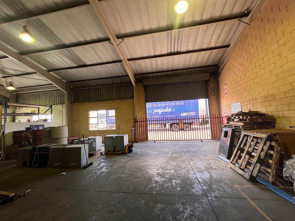 560  m² Industrial space in Mkondeni photo number 3