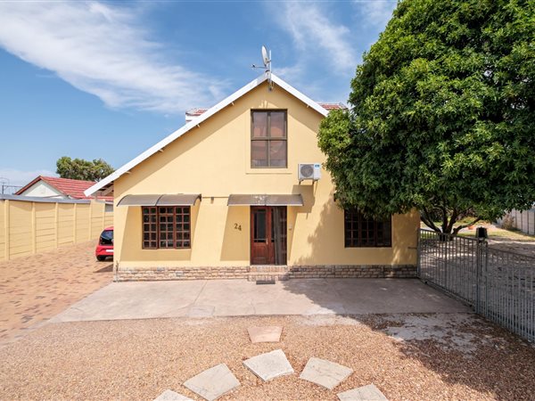 4 Bed House in Pinelands