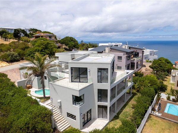 6 Bed House in Brenton on Sea