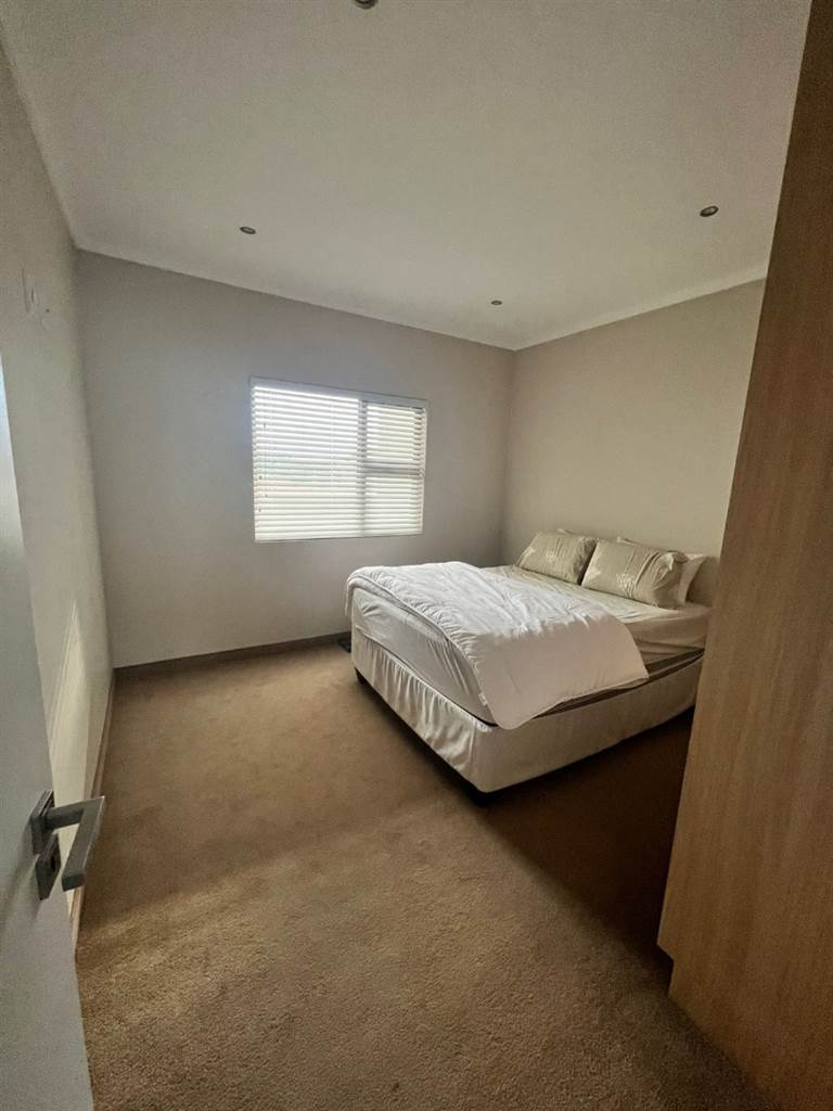 2 Bed Apartment in Umhlanga Ridge photo number 19