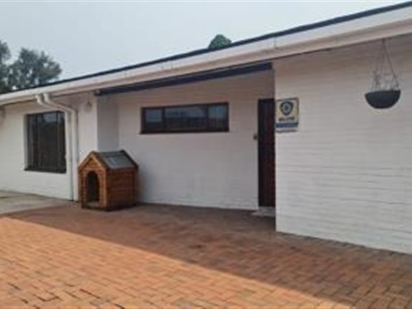 240  m² Commercial space in Pinetown Central