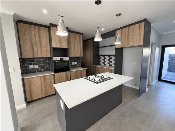 4 Bedroom House 4 Bedroom House