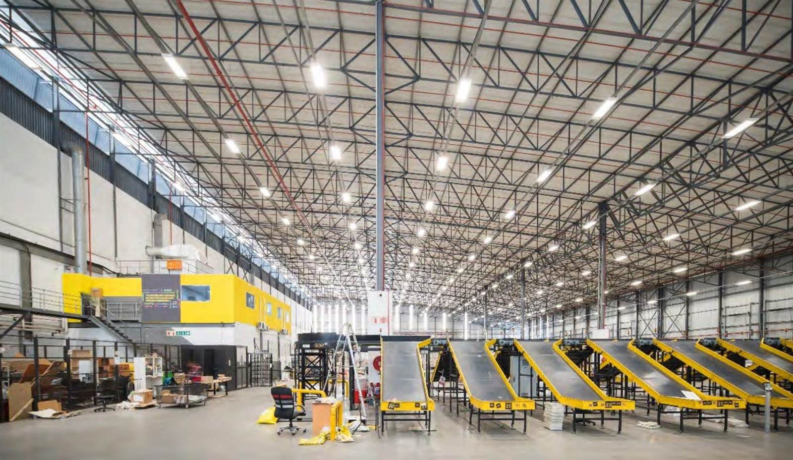 9518  m² Industrial space in Airport Industria photo number 3