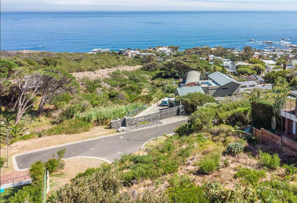750 m² Land available in Camps Bay photo number 1