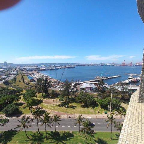 1 Bed Flat in Durban CBD photo number 1