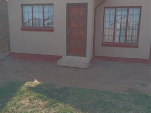 2 Bed House in Lakeside