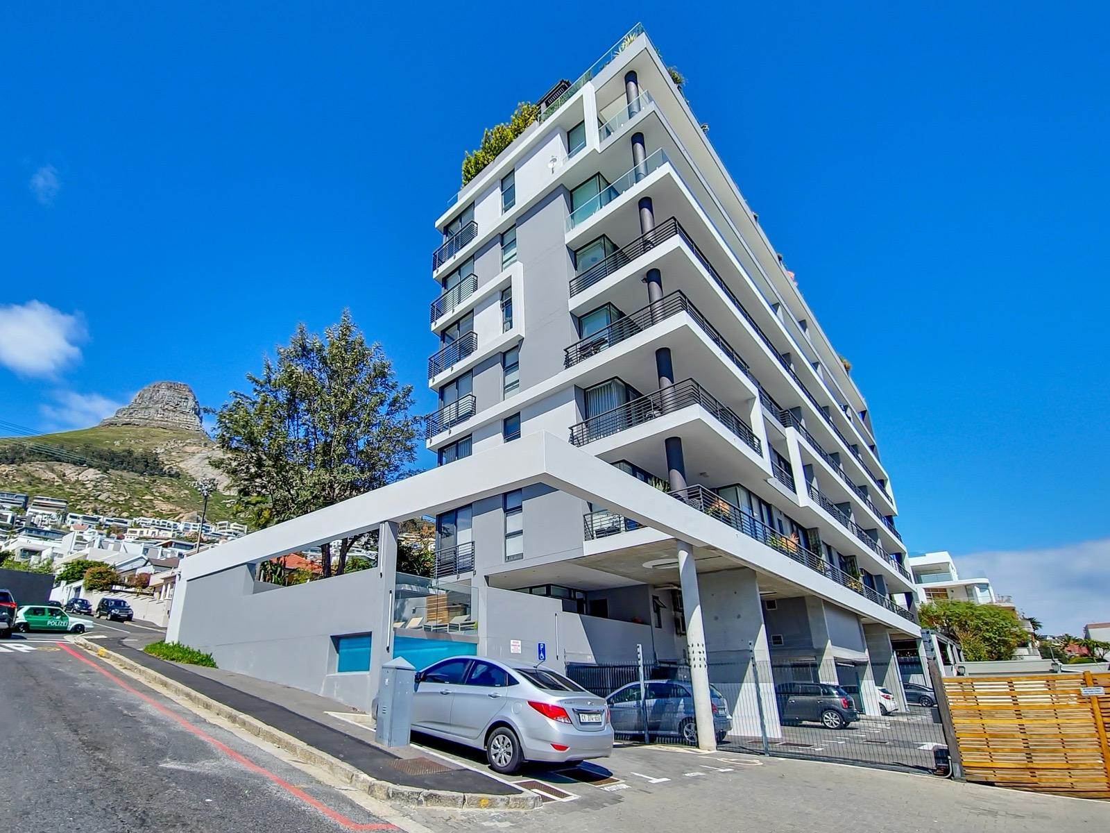 2 Bed Apartment in Bantry Bay photo number 2