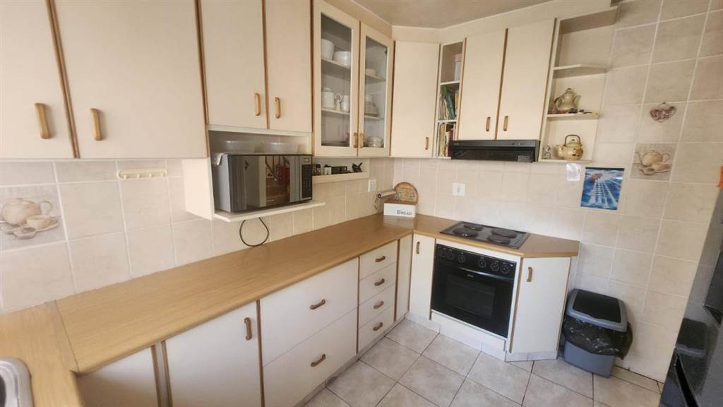 3 Bed Apartment in Escombe photo number 6