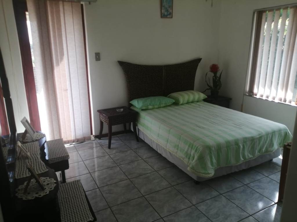 3 Bed Duplex in Umtentweni photo number 20