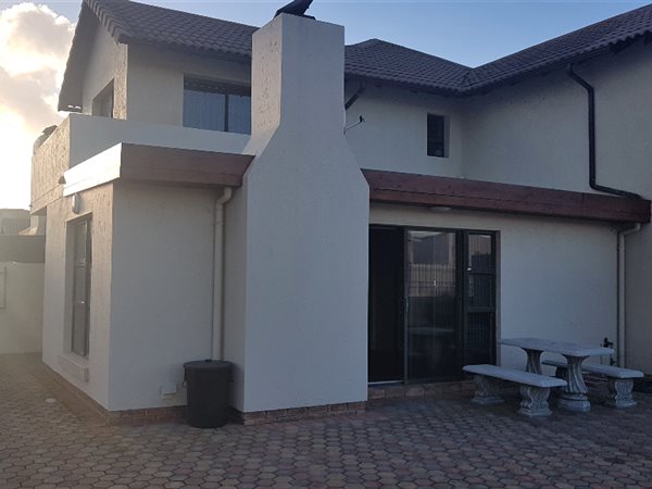 2 Bedroom Townhouse 2 Bedroom Townhouse