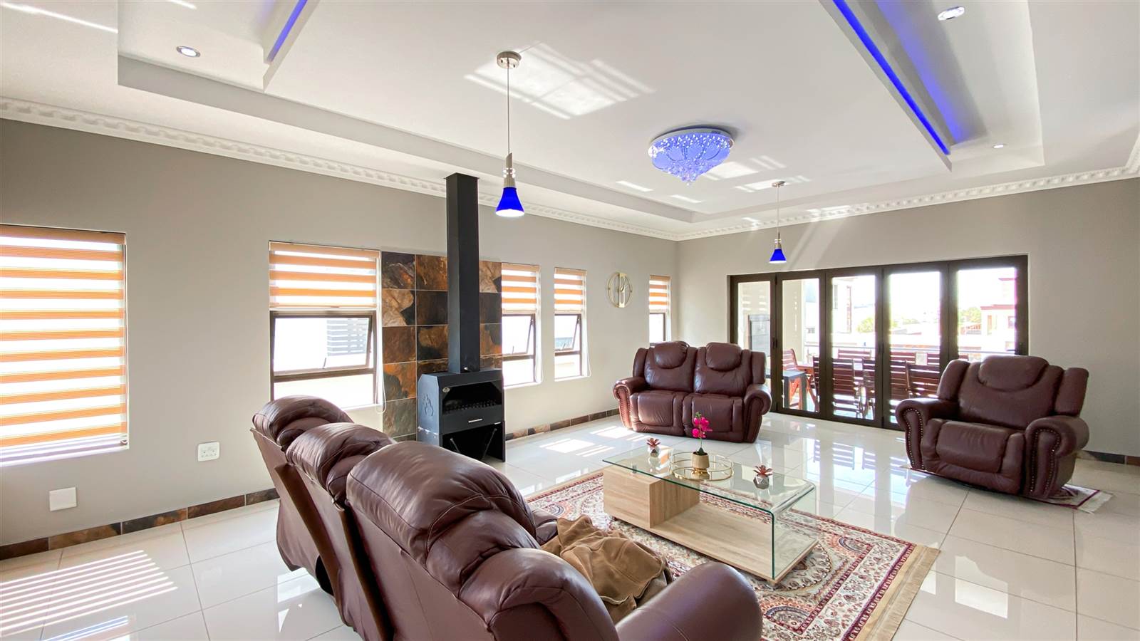 5 Bed House in Blue Valley Golf Estate photo number 5