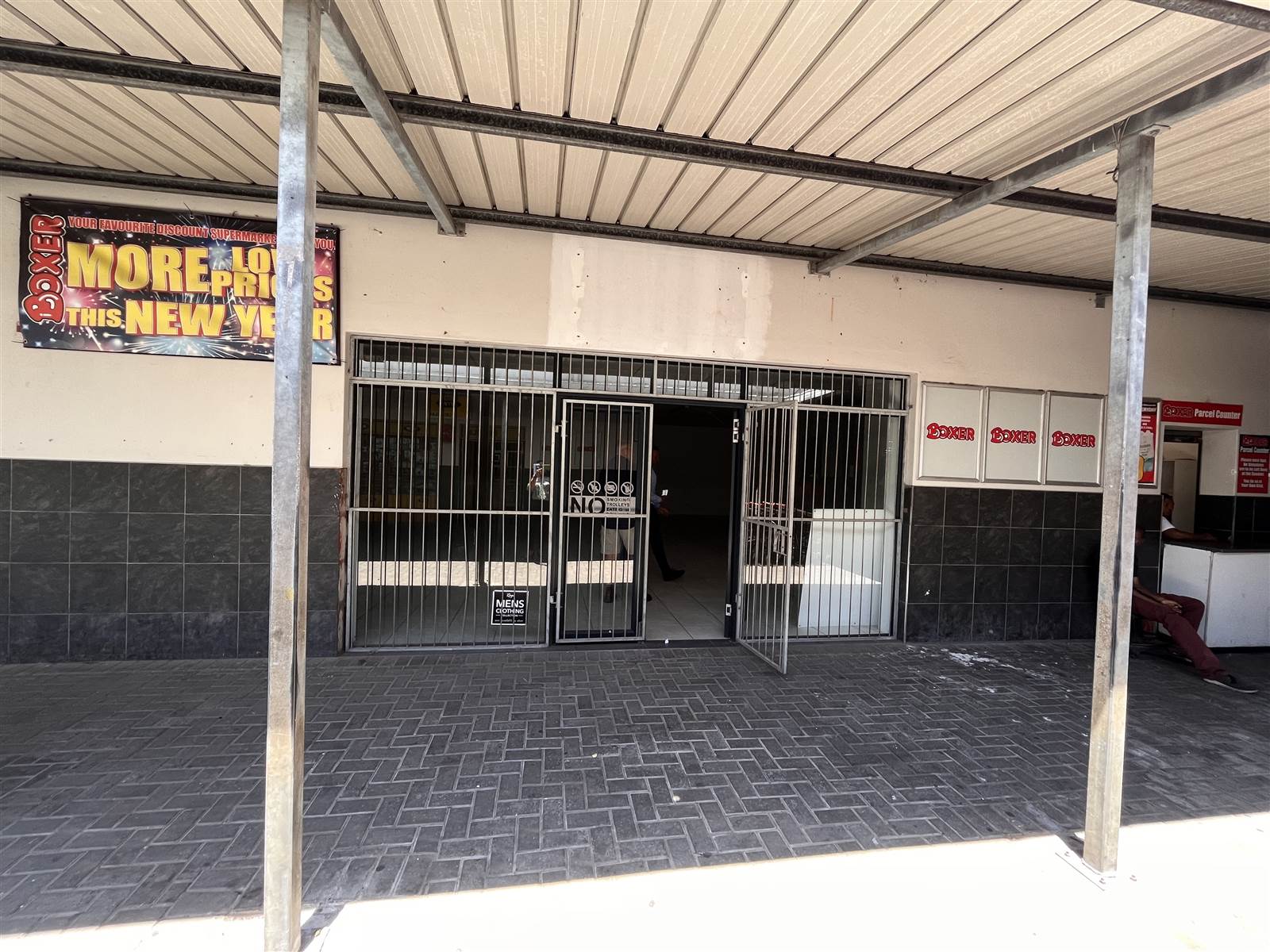 157  m² Commercial space in Kwazakhele photo number 1