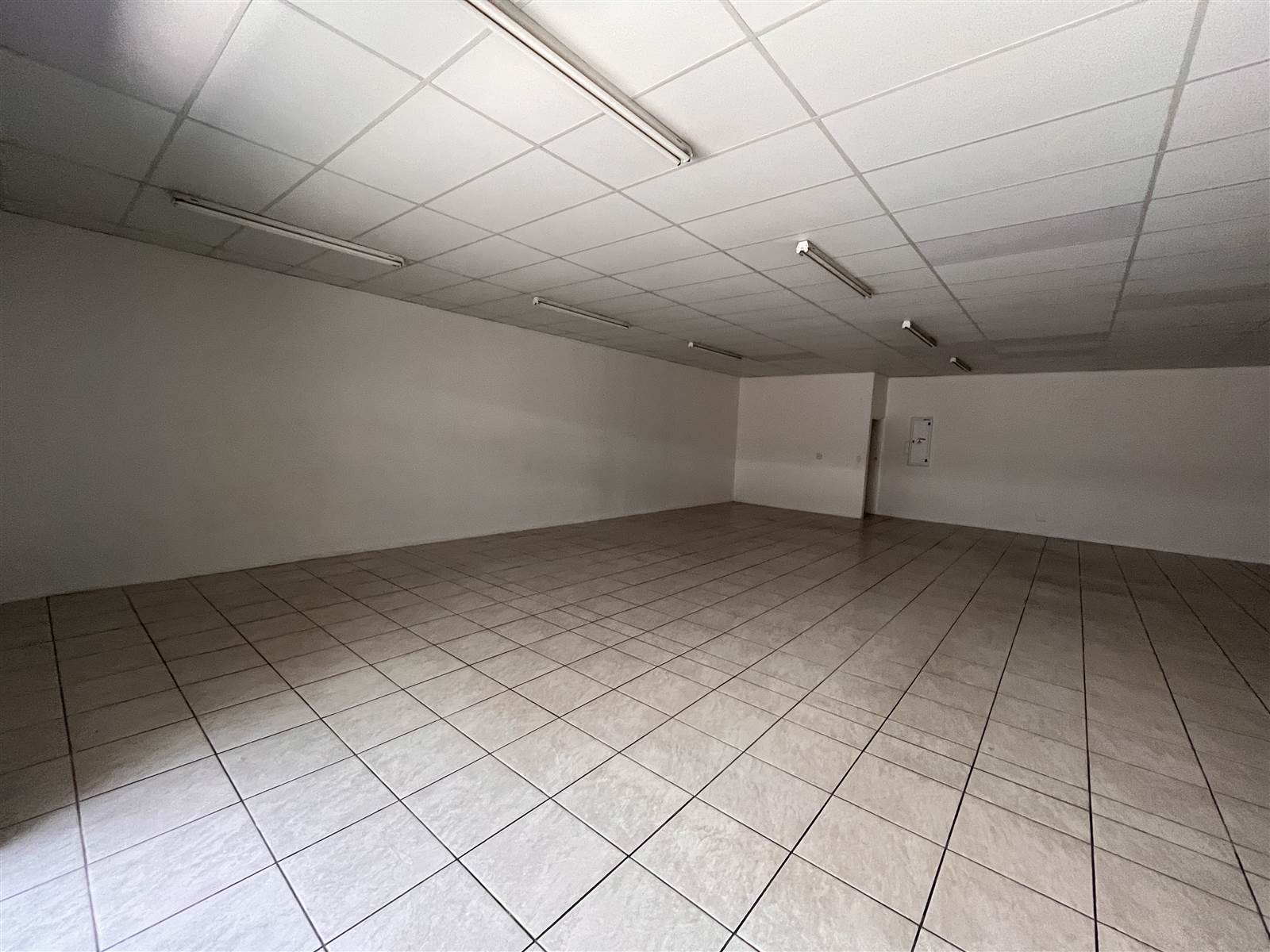 157  m² Commercial space in Kwazakhele photo number 5