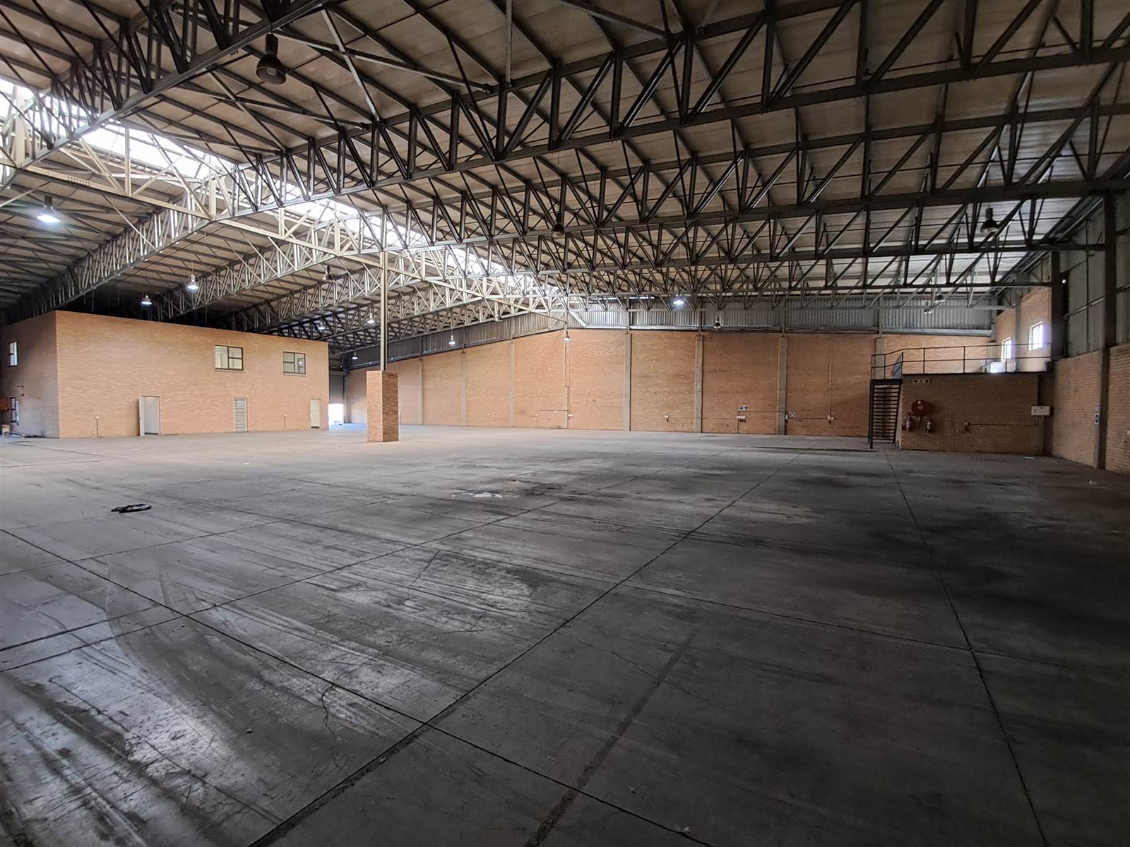 1736  m² Industrial space in Kya Sands photo number 8