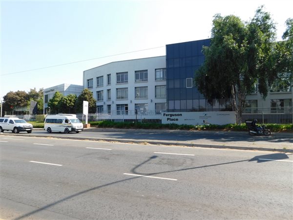 909  m² Commercial space in Illovo