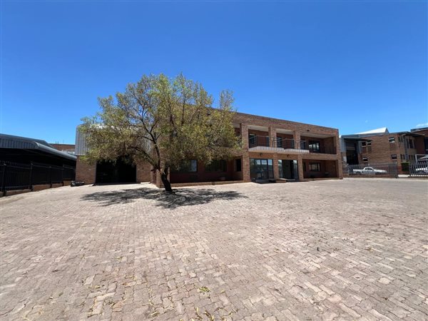 1 584  m² Industrial space