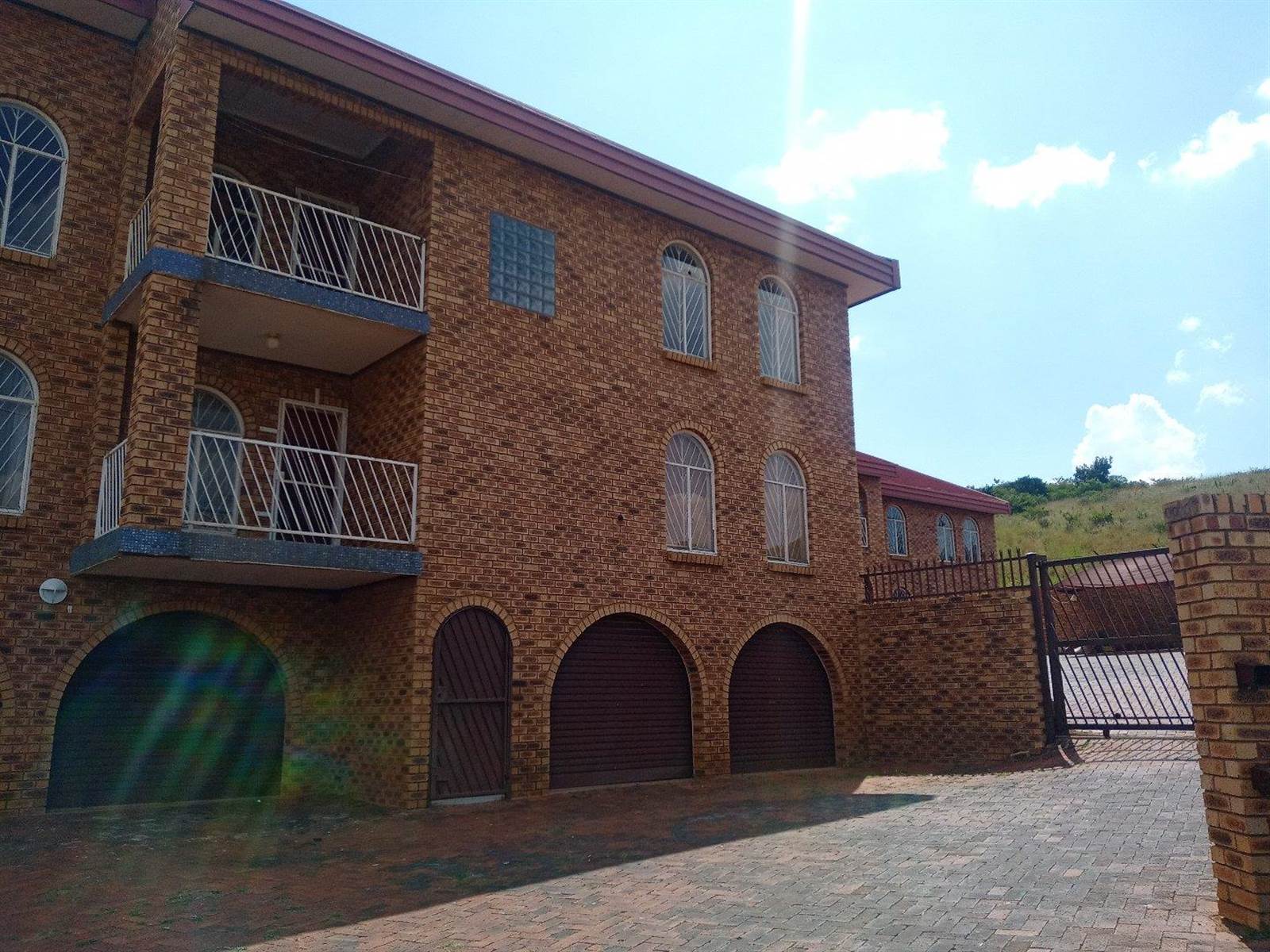 12 Bed House in Laudium photo number 3