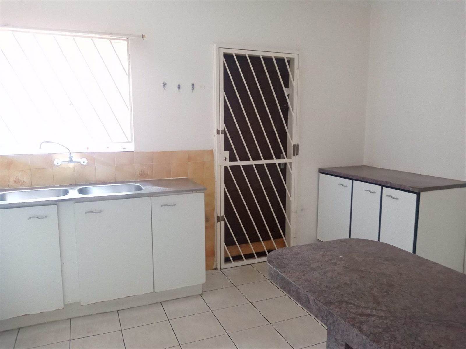 12 Bed House in Laudium photo number 16