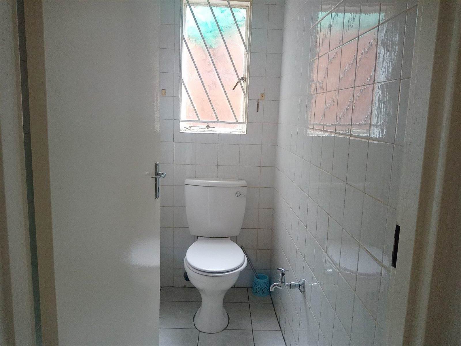 12 Bed House in Laudium photo number 23