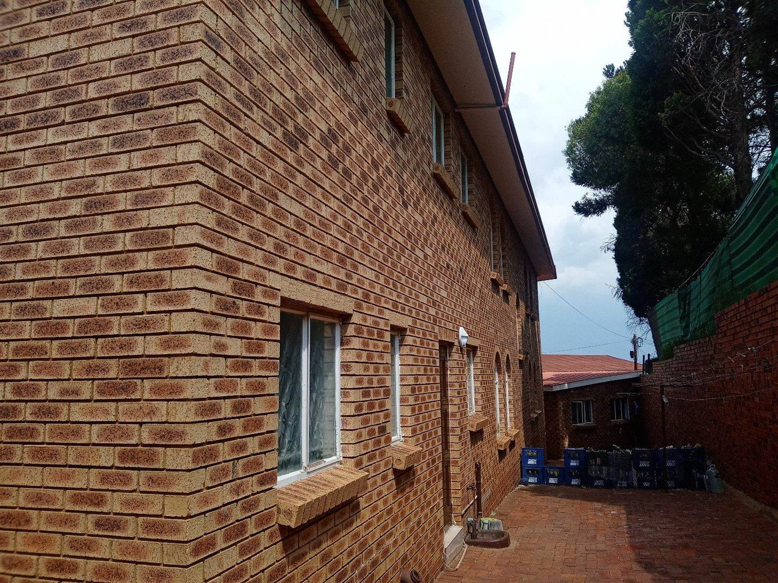 12 Bed House in Laudium photo number 4