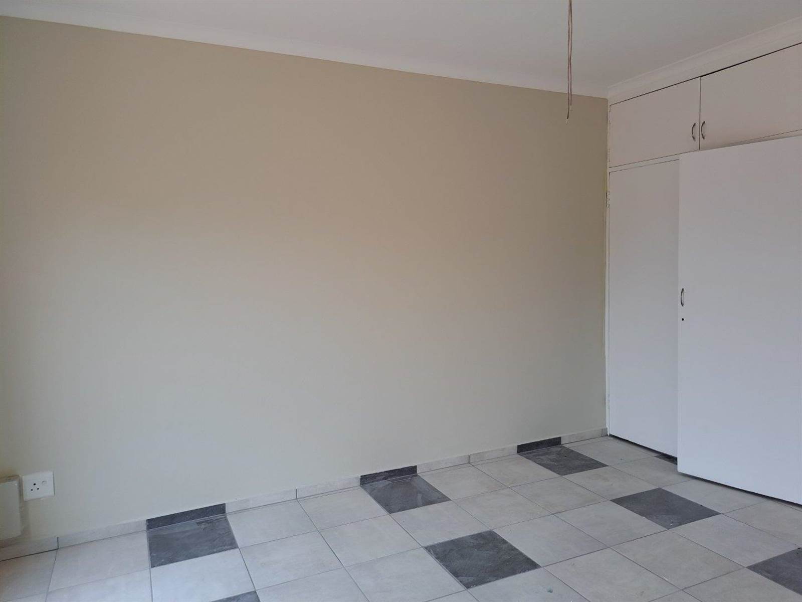12 Bed House in Laudium photo number 28