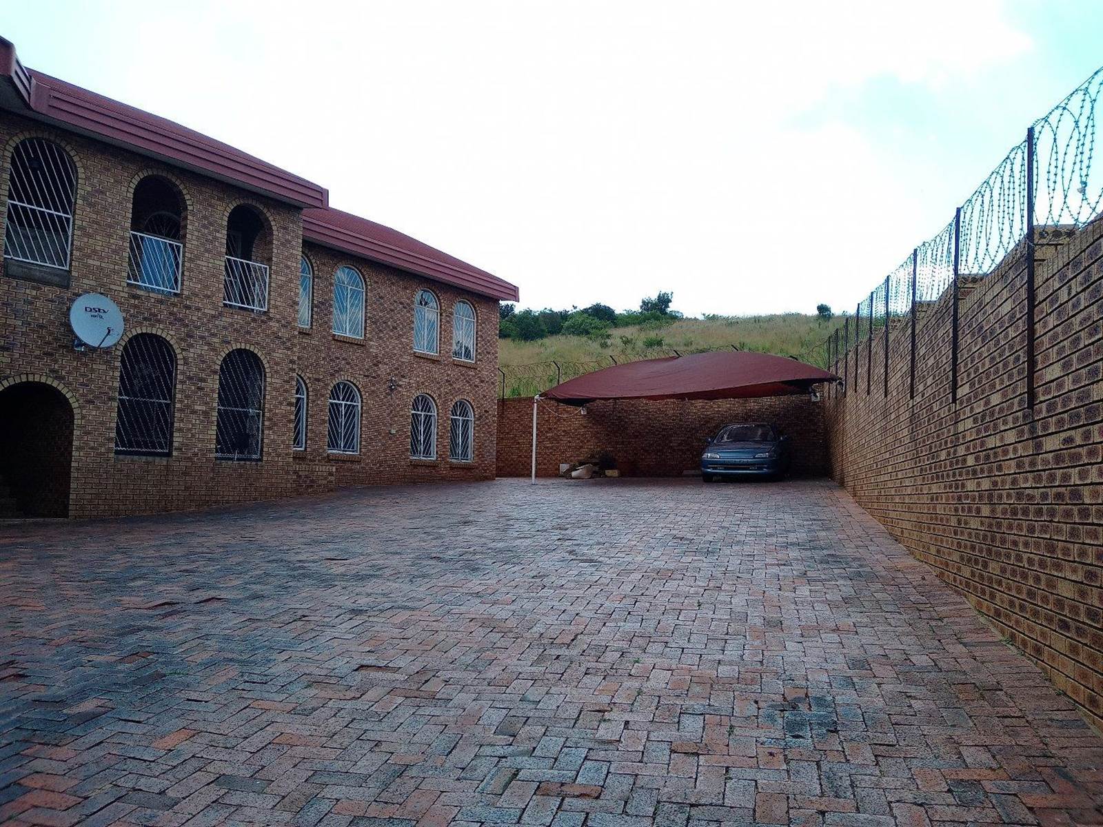 12 Bed House in Laudium photo number 2