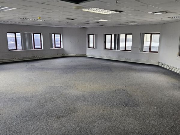 1 007  m² Office Space