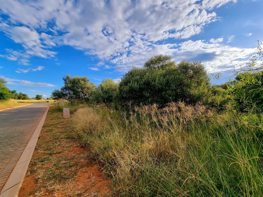 932 m² Land available in Vaal de Grace Golf Estate photo number 3