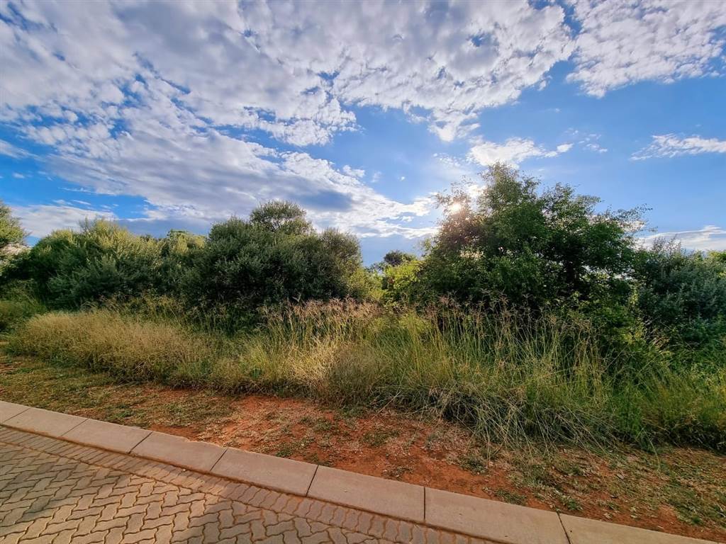932 m² Land available in Vaal de Grace Golf Estate photo number 1