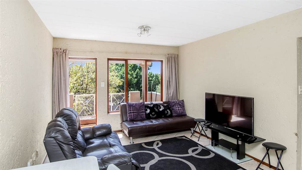 1 Bed Apartment in Craighall photo number 1