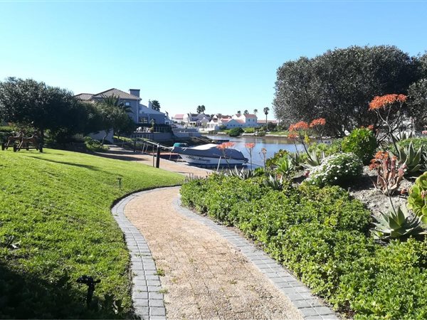 398 m² Land available in Port Owen