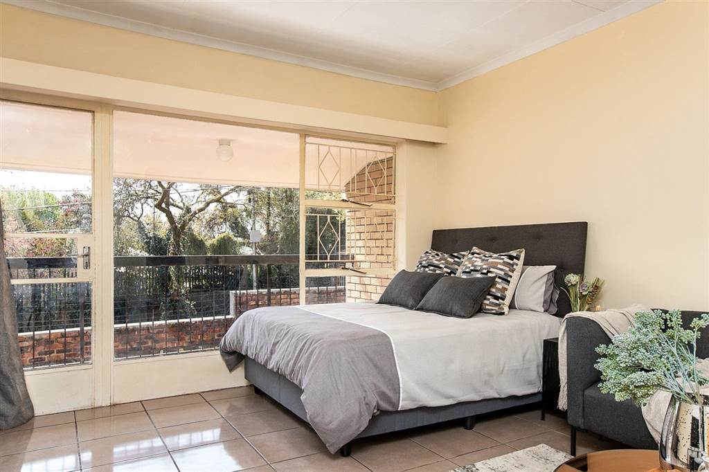 1 Bed Apartment to rent in Bramley RR2154239 Private Property